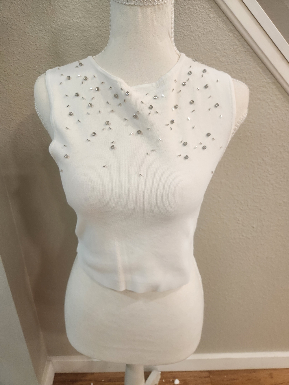 Zara White Sleeveless Embellished Knit Camisole